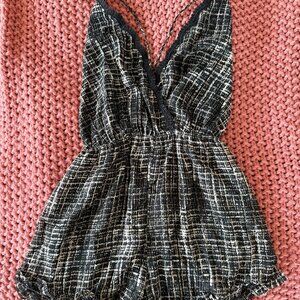 XOXO Black White Print Open Back V-Neck Ruffle Romper Size Small